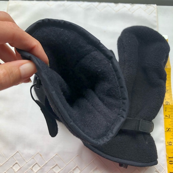 Perigee fleece mittens - thick! Size small. Strip of padding on thumb/palm shown - Picture 4 of 12